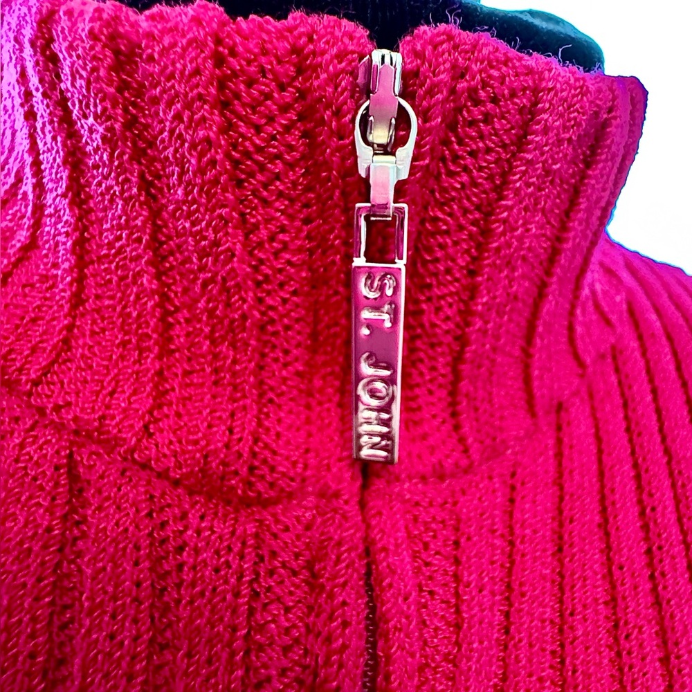 St. John Pink Turtleneck Sweater with Ribbed Texture